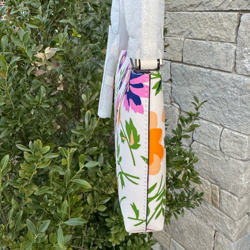 ❌SOLD ❌🌸🌼Brand New Kate Spade Sadie Printed Small Crossbody 🌸🌼 - Picture 4 of 14